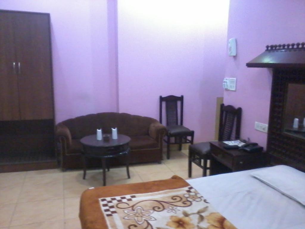 Hotel Krishna Palace นิวเดลี ภายนอก รูปภาพ